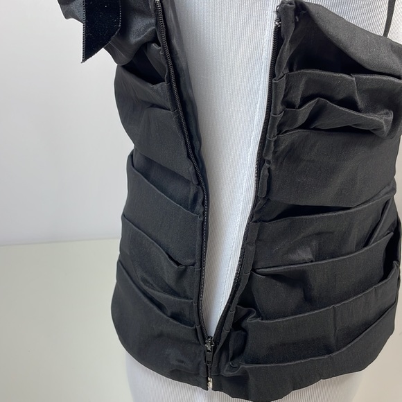 Lily Simon Black Ruched Top, Sleeveless, Size 6 - Picture 12 of 15